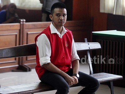 Roby Geisha Dituntut 1 Tahun 6 Bulan Penjara