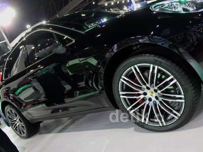Porsche Macan Meraung di Bangkok