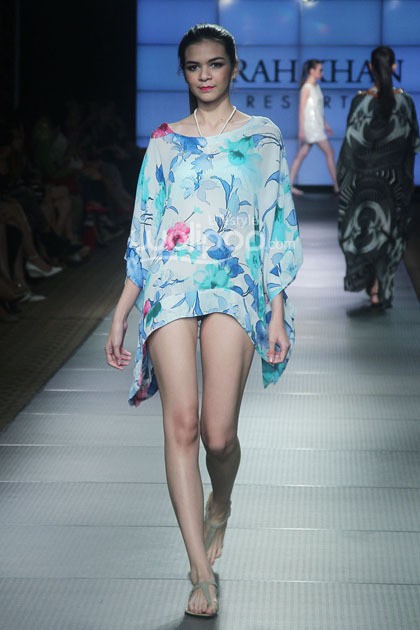 Farah Khan Resort. Plaza Indonesia Fashion Week 2014 at Function Hall Plaza Indonesia Lt.2. Jakarta. [Foto: Mohammad Abduh/Wolipop]