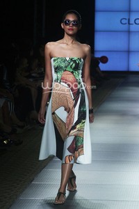 Farah Khan Clover Canyon. Plaza Indonesia Fashion Week 2014 at Function Hall Plaza Indonesia Lt.2. Jakarta. [Foto: Mohammad Abduh/Wolipop]