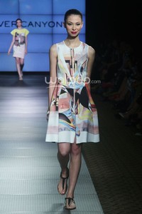 Farah Khan Clover Canyon. Plaza Indonesia Fashion Week 2014 at Function Hall Plaza Indonesia Lt.2. Jakarta. [Foto: Mohammad Abduh/Wolipop]