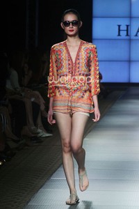 Farah Khan Hale Bob. Plaza Indonesia Fashion Week 2014 at Function Hall Plaza Indonesia Lt.2. Jakarta. [Foto: Mohammad Abduh/Wolipop]