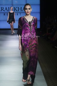 Farah Khan Resort. Plaza Indonesia Fashion Week 2014 at Function Hall Plaza Indonesia Lt.2. Jakarta. [Foto: Mohammad Abduh/Wolipop]