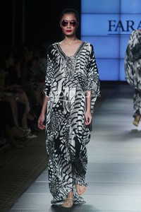 Farah Khan Resort. Plaza Indonesia Fashion Week 2014 at Function Hall Plaza Indonesia Lt.2. Jakarta. [Foto: Mohammad Abduh/Wolipop]