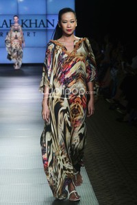 Farah Khan Resort. Plaza Indonesia Fashion Week 2014 at Function Hall Plaza Indonesia Lt.2. Jakarta. [Foto: Mohammad Abduh/Wolipop]