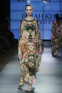 Farah Khan Resort. Plaza Indonesia Fashion Week 2014 at Function Hall Plaza Indonesia Lt.2. Jakarta. [Foto: Mohammad Abduh/Wolipop]