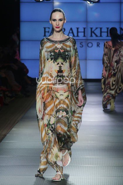 Farah Khan Resort. Plaza Indonesia Fashion Week 2014 at Function Hall Plaza Indonesia Lt.2. Jakarta. [Foto: Mohammad Abduh/Wolipop]
