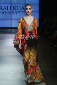 Farah Khan Resort. Plaza Indonesia Fashion Week 2014 at Function Hall Plaza Indonesia Lt.2. Jakarta. [Foto: Mohammad Abduh/Wolipop]