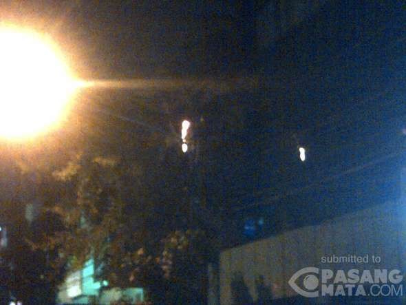 Korsleting, Kabel Listrik di Jalan Juanda Timbulkan Percikan Api