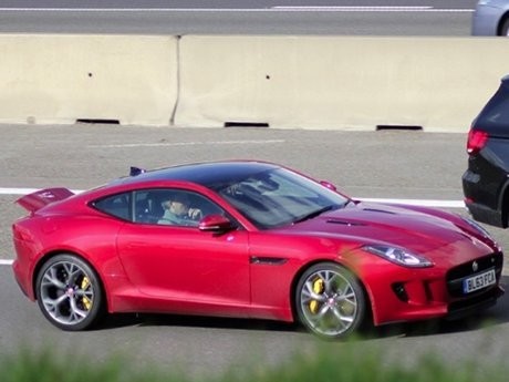 Jose Mourinho Senang Mobil Supernya