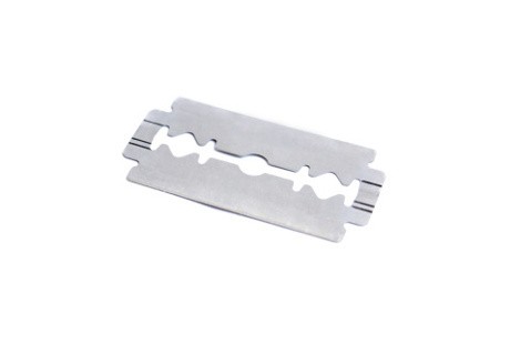 Mengerikan! 12 Silet Ditemukan Terpasang di Taman Bermain