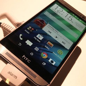 Menjajal HTC One M8 yang Punya Tiga Kamera