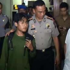 Seorang Ustad Dihajar Massa Diduga Rusak Alat Peraga Kampanye