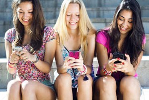 Pakar Peringatkan Terlalu Sering Ber-SMS Bahayakan Kesehatan