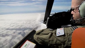 Sempat Dihentikan Karena Cuaca Buruk, Pencarian MH370 Dilanjutkan Pagi Ini