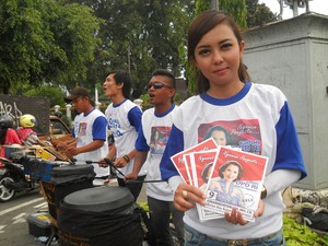 Kampanye Jadi Senator, Istri Roy Suryo Bawa Pengamen dan SPG di Yogya