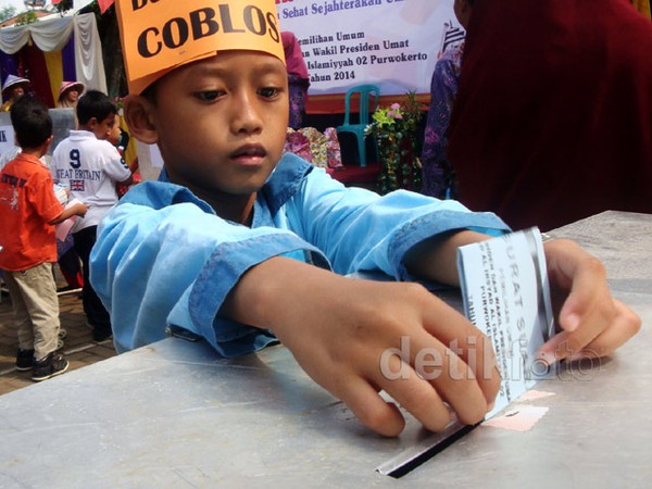 Ratusan Siswa SD di Purwokerto Nyoblos