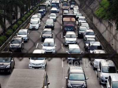 Lalin di Tol Jagorawi dan JORR Padat
