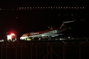Pesawat di Brasil Mendarat Tanpa Roda Depan, Tak Ada Korban Luka