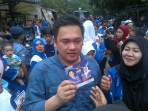 Farhat dan Regina Ramaikan Kampanye Demokrat di Blok S