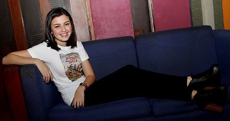 Terdengar Seksi, Kimberly Ryder Belajar Bahasa Prancis