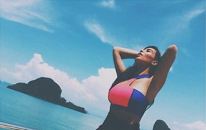 Kim Kardashian Pamer Keseksian Saat Liburan ke Thailand