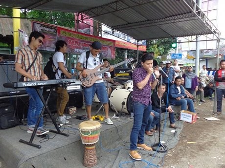 Komunitas Vespa dan Musisi Galang Bantuan Korban Bencana