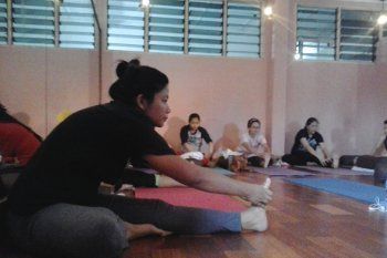 Yuk, Intip Serunya Kelas Prenatal Yoga untuk Ibu Hamil