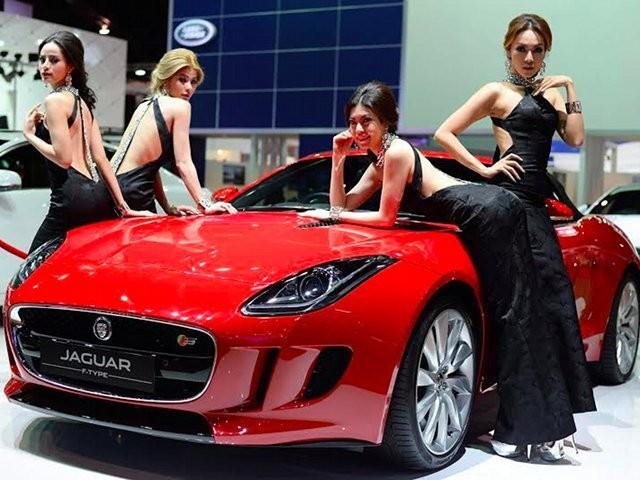 SPG Bangkok Motor Show Sampai Adu Irit 3 Skutik Injeksi