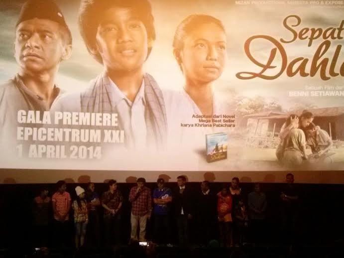 Bersama Istri Dahlan Nonton Bareng Film Perdana Sepatu Dahlan