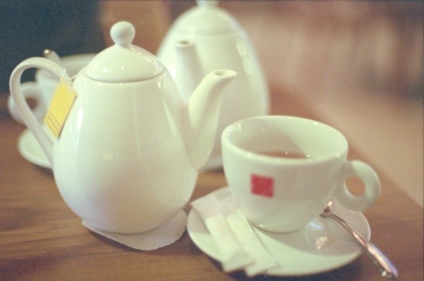 Tambahkan Madu ke Dalam Teh Agar Lebih Kaya Khasiat