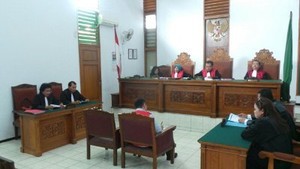 Eddies Adelia Tak Dampingi Suaminya di Sidang Dakwaan