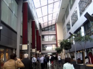 Menengok Kota di Balik Kesuksesan Cathay Pacific