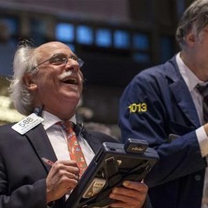 Wall Street Positif, S&P 500 Cetak Rekor Baru