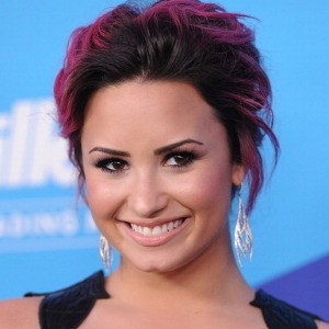 Demi Lovato, Kisah Sukses Gadis Korban Bullying