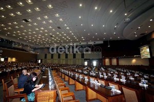 Akui Kinerja Anggota DPR Buruk, Ruhut: Si Poltak Paling Rajin!