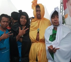 Kampanye PKS Dimeriahkan Artis Ibu Kota dan Pocong Warna-warni