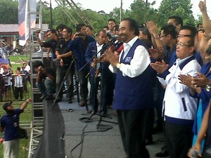 Kampanye di Kampung Halaman, Surya Paloh Disambut Lagu Siantar Man