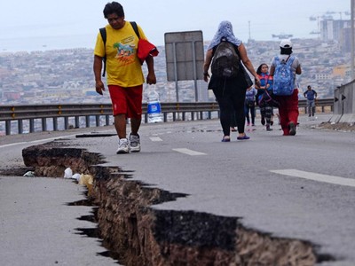 Jalanan di Chile Retak