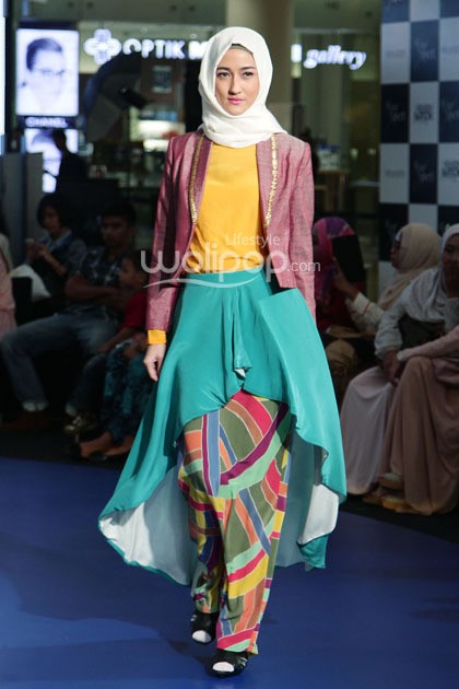 Dian Pelangi Pop Batik. Fashion Nation 2014 Vivacious and Vigorous at Senayan City. Jakarta. [Foto: Mohammad Abduh/Wolipop]