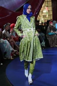 Dian Pelangi Pop Batik. Fashion Nation 2014 Vivacious and Vigorous at Senayan City. Jakarta. [Foto: Mohammad Abduh/Wolipop]