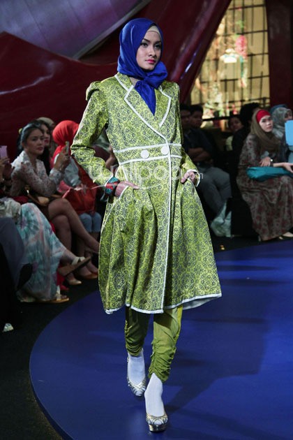 Dian Pelangi Pop Batik. Fashion Nation 2014 Vivacious and Vigorous at Senayan City. Jakarta. [Foto: Mohammad Abduh/Wolipop]