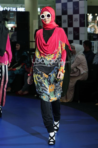 Dian Pelangi Pop Batik. Fashion Nation 2014 Vivacious and Vigorous at Senayan City. Jakarta. [Foto: Mohammad Abduh/Wolipop]