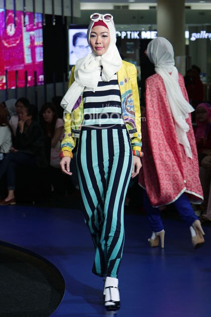 Dian Pelangi Pop Batik. Fashion Nation 2014 Vivacious and Vigorous at Senayan City. Jakarta. [Foto: Mohammad Abduh/Wolipop]