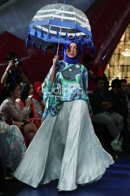 Dian Pelangi Pop Batik. Fashion Nation 2014 Vivacious and Vigorous at Senayan City. Jakarta. [Foto: Mohammad Abduh/Wolipop]