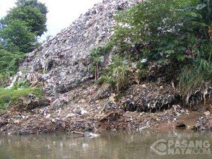 Bagaimana Cara Membuat Jera Para Pelempar Sampah dari Mobil dan Motor?