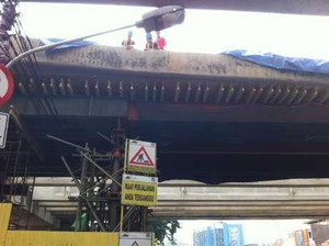 Penjelasan Kontraktor tentang Jembatan Blok G Tanah Abang yang Miring