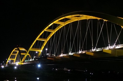 Jembatan Mirip Logo McDonalds di Palu
