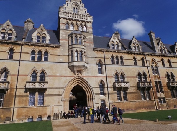 Masuk ke Sekolah Hogwarts Harry Potter di Dunia Nyata