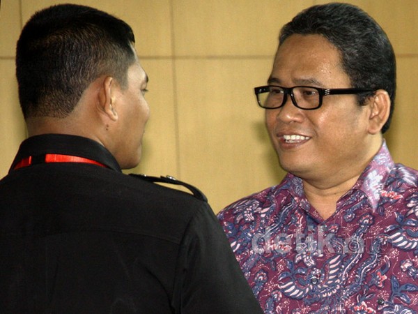Amir Hamzah Bantah Minta Bantuan Wawan